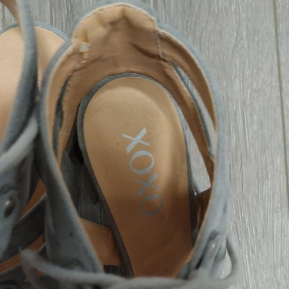 XOXO Balta Gray Strappy Heels - Picture 11 of 17